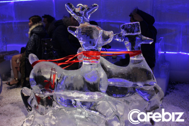 3 sinh viên ĐH Kiến trúc bỏ cả tỷ đồng mở Ice Coffee: Quán -10 độ C nên khách chỉ ngồi được 15 phút rồi ra, đón 1.000 khách/ngày cuối tuần khi Hà Nội nóng đỉnh điểm - Ảnh 3. 3 sinh viên ĐH Kiến trúc bỏ cả tỷ đồng mở Ice Coffee: Quán -10 độ C nên khách chỉ ngồi được 15 phút rồi ra, đón 1.000 khách/ngày cuối tuần khi Hà Nội nóng đỉnh điểm - Ảnh 3.