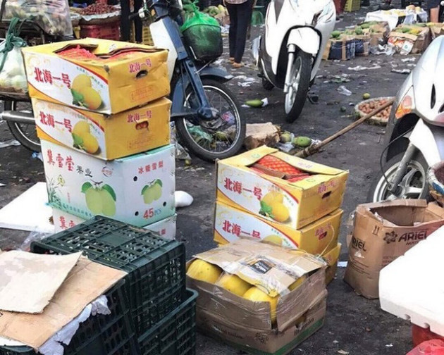 30.000 đồng/kg, dưa vàng Trung Quốc bày bán ngập chợ - Ảnh 1.