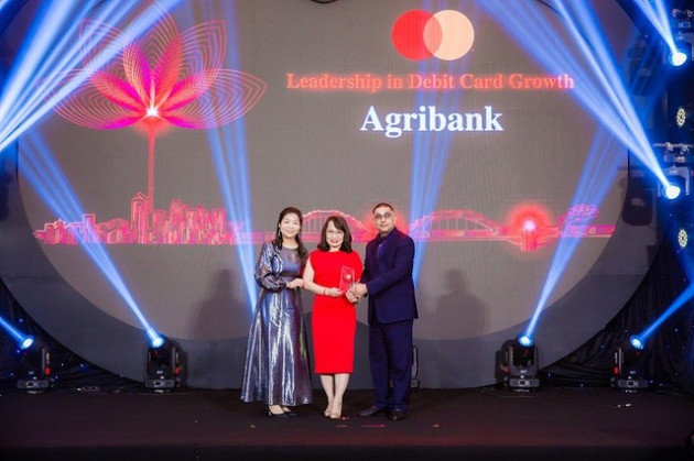 Agribank dẫn đầu tốc độ tăng trưởng tỉ lệ giao dịch thanh toán chạm - Ảnh 1. Agribank dẫn đầu tốc độ tăng trưởng tỉ lệ giao dịch thanh toán chạm - Ảnh 1.