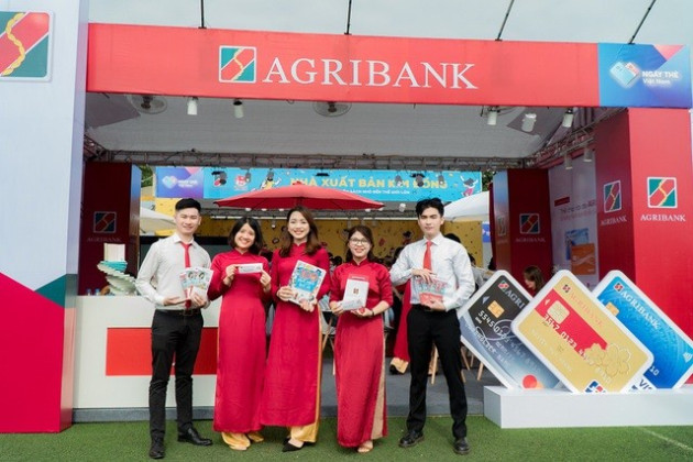Agribank dẫn đầu tốc độ tăng trưởng tỉ lệ giao dịch thanh toán chạm - Ảnh 2. Agribank dẫn đầu tốc độ tăng trưởng tỉ lệ giao dịch thanh toán chạm - Ảnh 2.