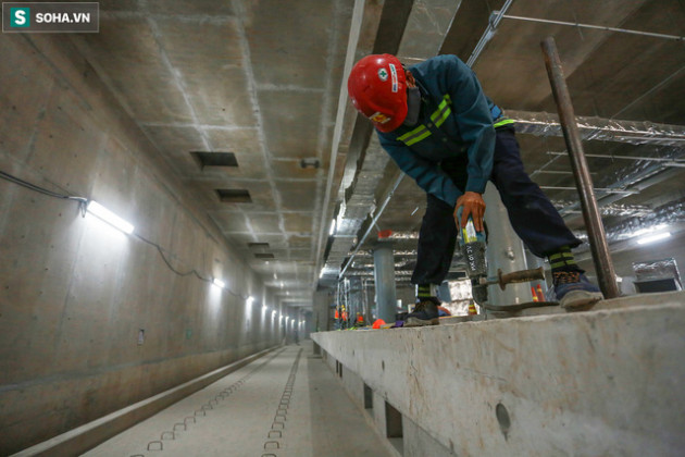 [Ảnh] Cận cảnh ga ngầm metro có giếng trời xuyên xuống lòng đất giữa trung tâm Sài Gòn - Ảnh 12.