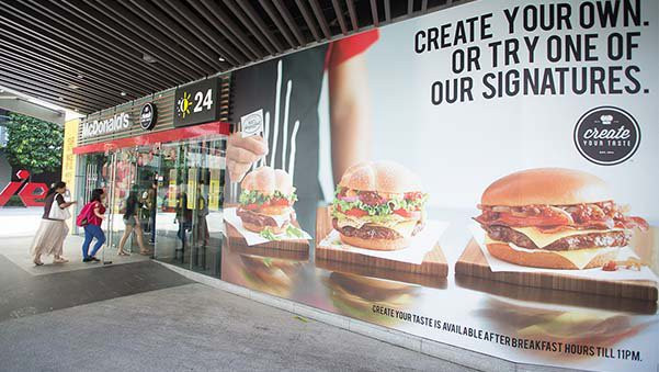 “Bậc thầy” tâm lý học McDonald’s và cửa hàng của tương lai: Hình ảnh mê hoặc lý trí, Menu đánh lừa thị giác, thiết kế gia tăng trải nghiệm - Ảnh 2.