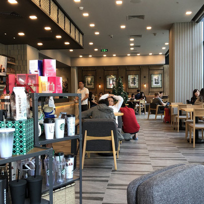 Bán đắt, bị ông chủ Trung Nguyên chê nhưng Starbucks Việt Nam vẫn bỏ xa nhiều đối thủ và ngày càng ăn nên làm ra