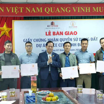 Bàn giao sổ hồng cho hơn 500 căn nhà ở xã hội Rice City Linh Đàm