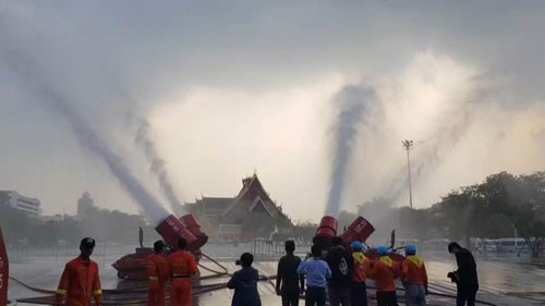 Bangkok mịt mù khói bụi, hơn 400 trường học đóng cửa