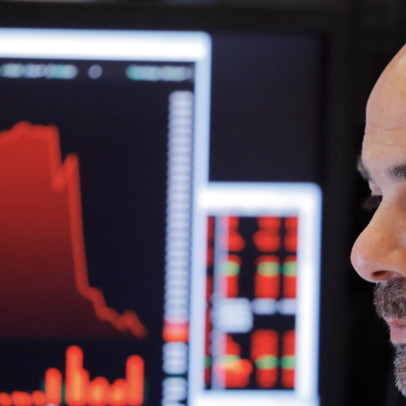 Bất an sau nhận xét tiêu cực của Chủ tịch Fed, làn sóng bán tháo lại tràn đến Phố Wall, Dow Jones rớt hơn 500 điểm