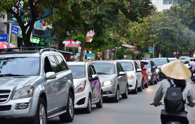 Bất chấp kẹt xe, ngập nước, khu nhà giàu Thảo Điền vẫn ken đặc dự án BĐS - Ảnh 5.