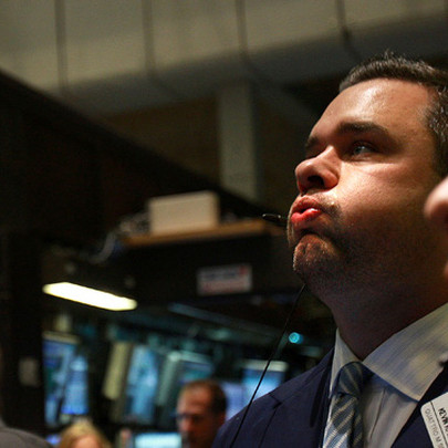 Bất chấp lo ngại về căng thẳng Mỹ-Trung và gói kích thích mới bị đình trệ, Nasdaq vẫn chạm đỉnh lịch sử
