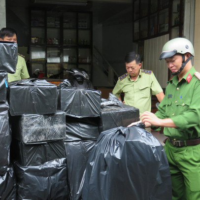 Bắt giữ hàng chục nghìn gói thuốc lá ngoại nhập lậu