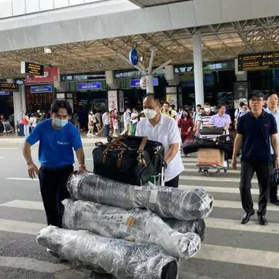 Bất ngờ với lượng hành khách ở sân bay Tân Sơn Nhất