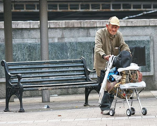  Bi kịch của người già Nhật Bản: Bị bạo hành bởi chính con cái, stress đến mức muốn vào tù để thoát khỏi sự cô đơn - Ảnh 2.