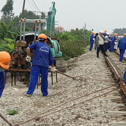 Bị nợ lương, công nhân đường sắt lao đao