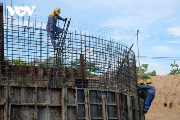 Bình Định nỗ lực về đích giải ngân vốn đầu tư công - Ảnh 1.