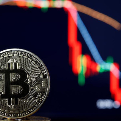 Bitcoin “ăn may” giữa khủng hoảng, có nên mua vào?