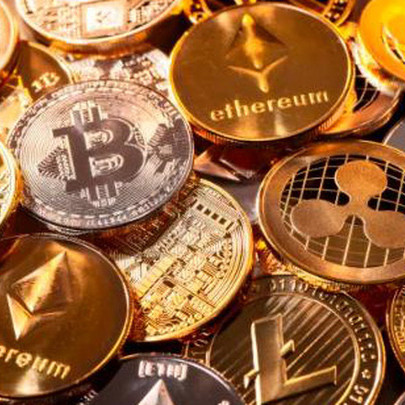 Bitcoin gần chạm 70.000 USD do lạm phát bùng nổ