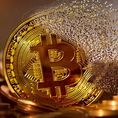 Bitcoin lại rơi mạnh, thủng 33.500 USD