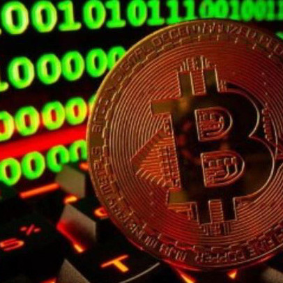 Bitcoin tăng vọt lên trên 64.000 USD trong ngày đầu tiên quỹ ETF Bitcoin lên sàn