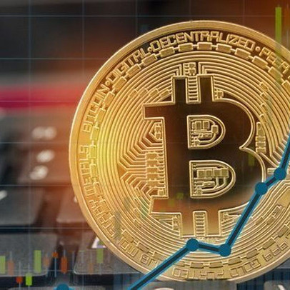 Bitcoin và Ether tiếp tục tăng lên ‘đỉnh của chóp’, vàng cao nhất 2 tháng, đô lao dốc