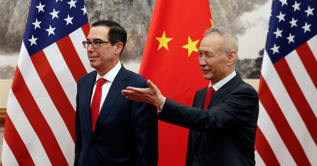 Bloomberg: Không biết đến khi nào thì Tổng thống Donald Trump mới thấm thía bài học nói trước bước không qua? - Ảnh 1.