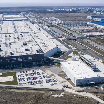 Bloomberg: Tesla đột ngột đình chỉ hoạt động sản xuất tại siêu nhà máy ở Trung Quốc