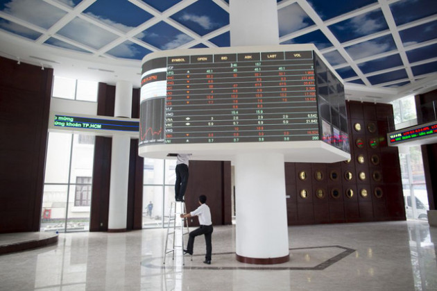 Bloomberg: Việt Nam muốn thu hút thêm nhà đầu tư nước ngoài với các sản phẩm mới