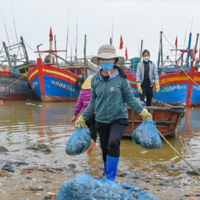 Bộ Công Thương muốn dùng ngân sách bù giá xăng dầu cho ngư dân