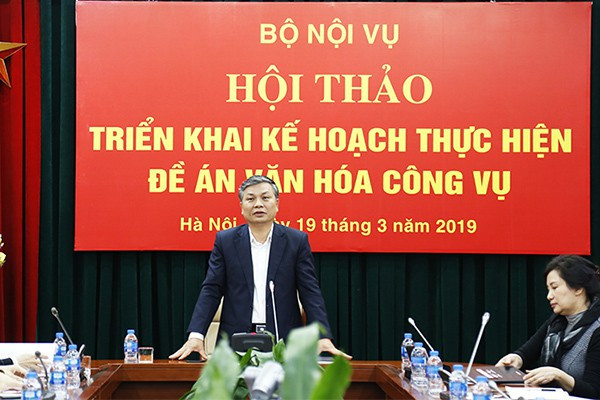 Bộ Nội vụ ngăn chặn “tham nhũng vặt” để thực hiện văn hóa công vụ - Ảnh 1.