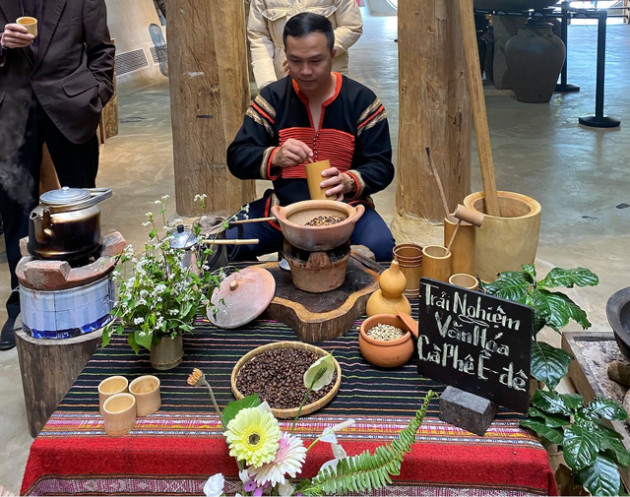 Bộ trưởng Lê Minh Hoan gợi ý phát triển văn hoá cà phê: Trà có trà đạo, rượu có tửu đạo thì giờ có cà phê đạo không? - Ảnh 2.