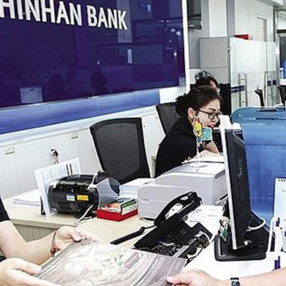 “Bốc hơi” 45 triệu trong thẻ, Shinhan Bank yêu cầu khách trả 5% phí