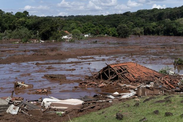 Brazil: Vỡ đập chất thải, hơn 200 người mất tích trong bùn lầy - Ảnh 7.