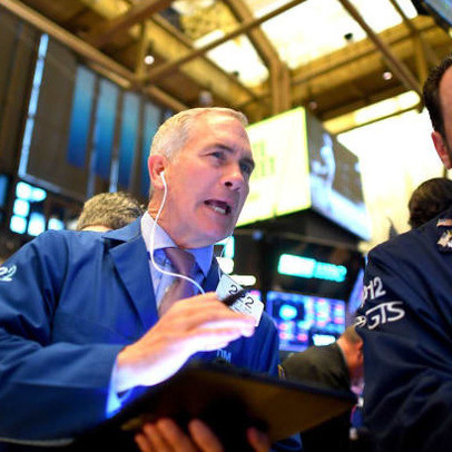 Ca nhiễm nCoV tăng ở mức chưa từng thấy, Phố Wall trái chiều, Dow Jones rớt hơn 300 điểm