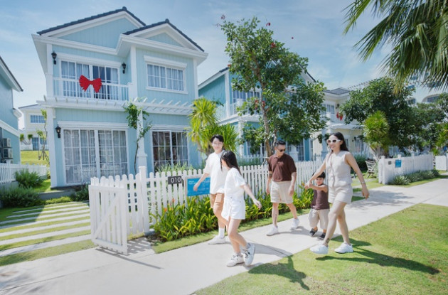 Ca sĩ Hoàng Bách bất ngờ với sự phát triển của NovaWorld Phan Thiet - Ảnh 3.