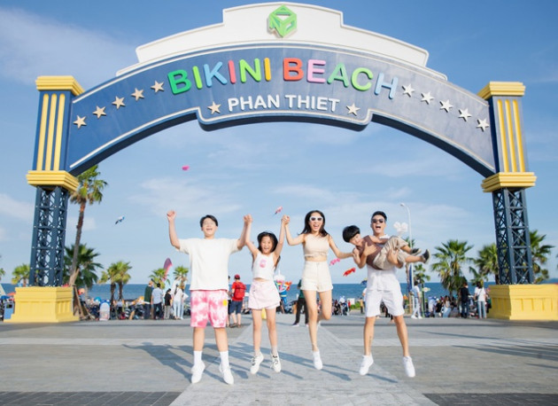 Ca sĩ Hoàng Bách bất ngờ với sự phát triển của NovaWorld Phan Thiet - Ảnh 5.