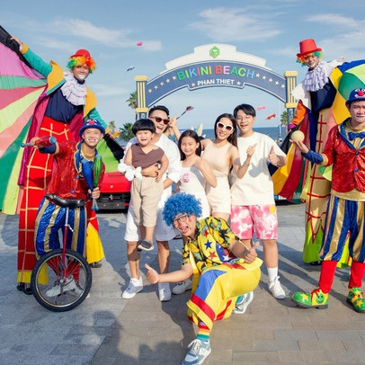 Ca sĩ Hoàng Bách bất ngờ với sự phát triển của NovaWorld Phan Thiet