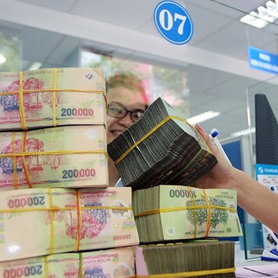 Các ngân hàng đang tính toán gì khi chỉ mới vài tháng đầu năm đã mạnh tay tiêu hết quota tăng trưởng tín dụng?