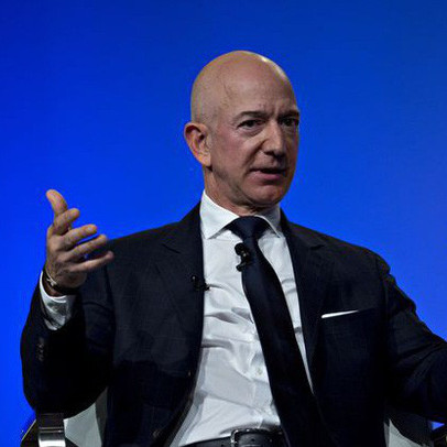 Các nhà đầu tư tâm huyết của Amazon thờ ơ trước bê bối ngoại tình của Jeff Bezos