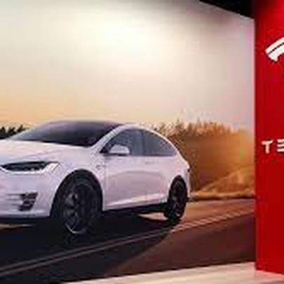 Các ông lớn ngành bán dẫn điêu đứng trước dự định mới của Tesla