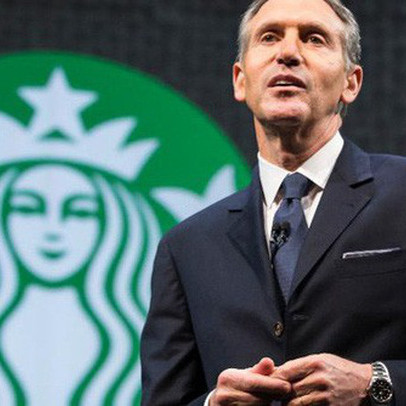 Cách Howard Schultz vực dậy cả đế chế Starbucks trước bờ vực thẳm: Dẹp mớ sandwich ra khỏi menu, minh bạch hóa mọi thứ cho nhân viên, đóng cửa toàn bộ cửa hàng ở Bắc Mỹ để đào tạo lại