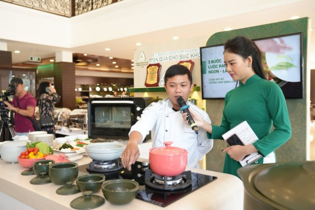 Cách Minh Long trẻ hóa nồi sứ dưỡng sinh sau 5 năm ra mắt - Ảnh 1. Cách Minh Long trẻ hóa nồi sứ dưỡng sinh sau 5 năm ra mắt - Ảnh 1.