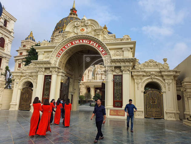 Cận cảnh bên trong tòa lâu đài dát vàng nghìn tỷ của đại gia Ninh Bình - Ảnh 3.