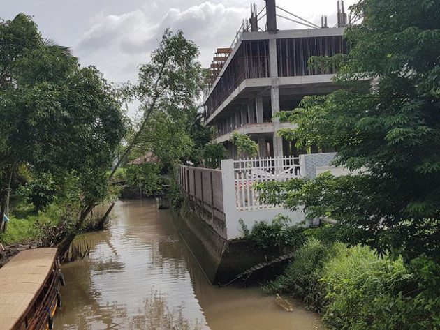 Cận cảnh đại công trình Resort lấn chiếm sông Hậu - Ảnh 8.