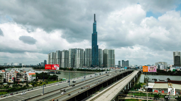 Cận cảnh tòa nhà cao nhất Việt Nam chuẩn bị khai trương trung tâm thương mại Vincom Center Landmark 81 - Ảnh 1.