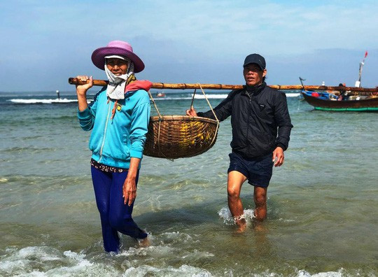 Cận Tết, ngư dân Quảng Ngãi trúng đậm mùa ruốc - Ảnh 5.