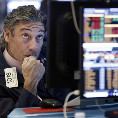 Căng thẳng Mỹ-Trung leo thang, Dow Jones mất đà tăng trong 3 phiên liên tiếp, rớt gần 150 điểm