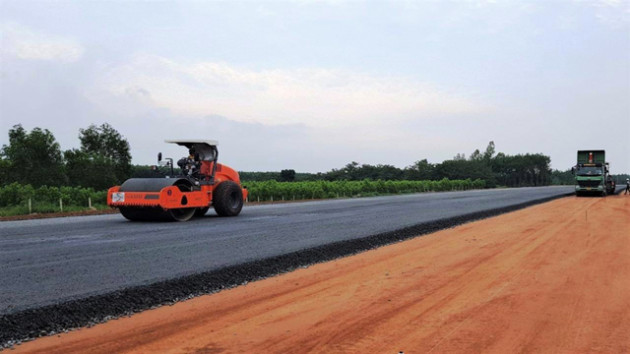 Cao tốc Phan Thiết - Dầu Giây đang thi công ra sao giữa mùa dịch? - Ảnh 1.