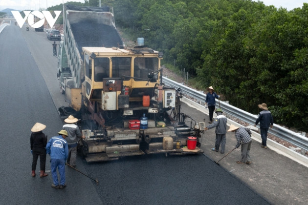 Cao tốc Vân Đồn - Móng Cái nhìn từ trên cao trước giờ G - Ảnh 16.