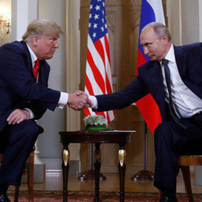 [Cập nhật] Ông Trump căng thẳng bắt tay ông Putin 3 giây, nhắc đến TQ và "bạn chung Tập Cận Bình"