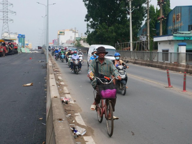 Cầu hơn 500 tỷ đồng nối liền 2 quận ở TPHCM trước ngày thông xe - Ảnh 1.