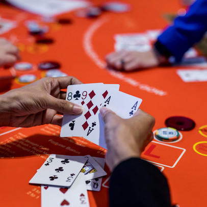 Câu lạc bộ của những tay chơi poker tài phiệt: Hậu phương vững chắc của "chúa chổm" bất động sản lớn nhất Trung Quốc!