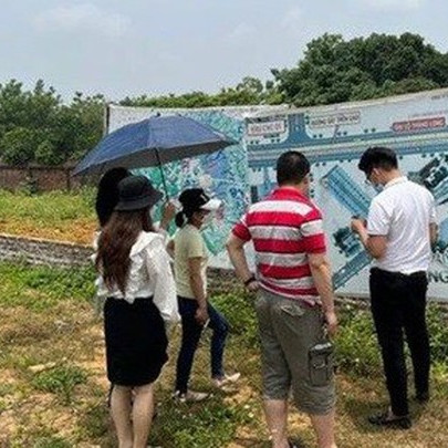 Câu nói cửa miệng “làm ăn cả đời không bằng tiền lời lô đất”, còn đúng lúc này?